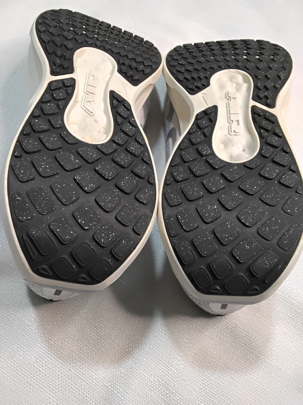 Nike Winflo 11 Men's Lightweight Running Sneakers in Gray and White Sz 11.